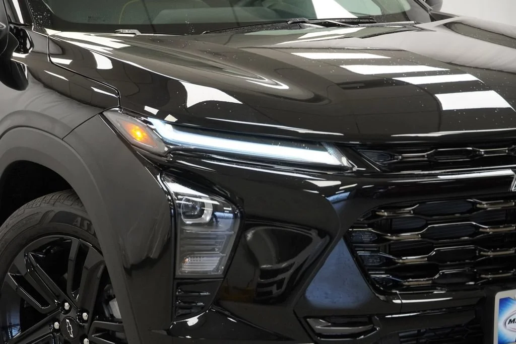New 2026 Mosaic Black Metallic Chevrolet ACTIV image 31