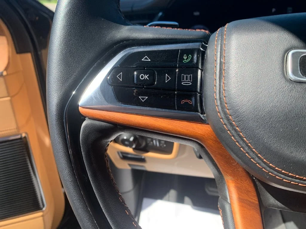 Used 2023  Jeep Summit Reserve image 27
