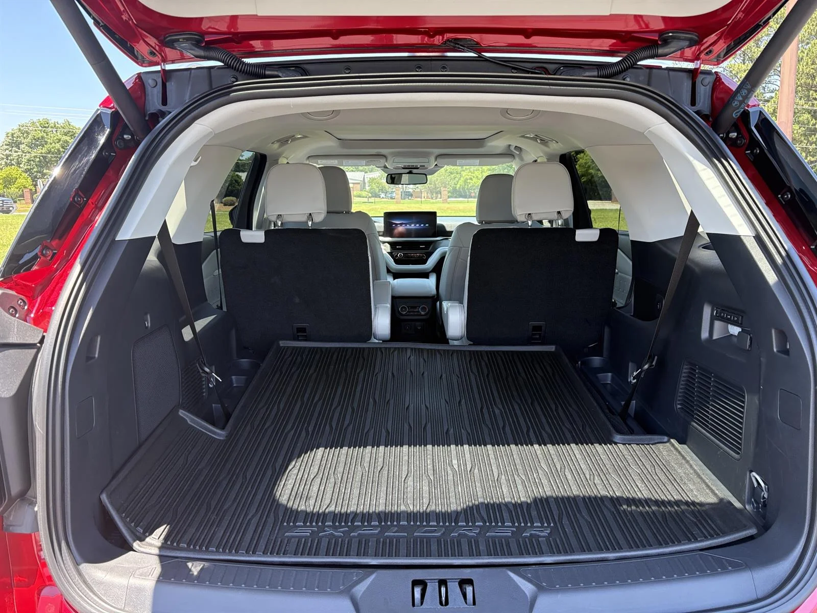 Used 2025 Red Ford Platinum image 21