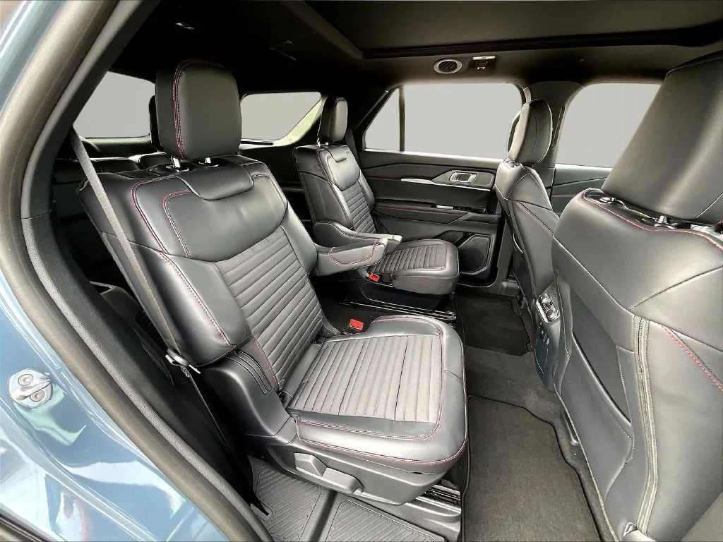 New 2027 Vapor Blue Metallic Ford ST-Line image 10