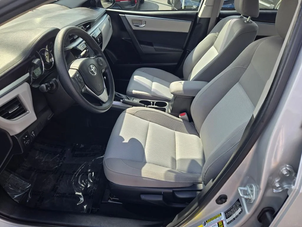 Used 2016 Silver Toyota LE image 18