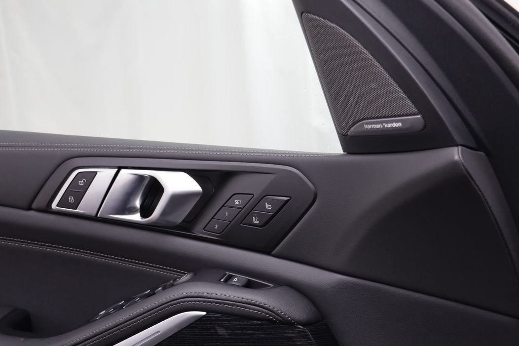 New 2026 Black Sapphire Metallic BMW xDrive40i image 8