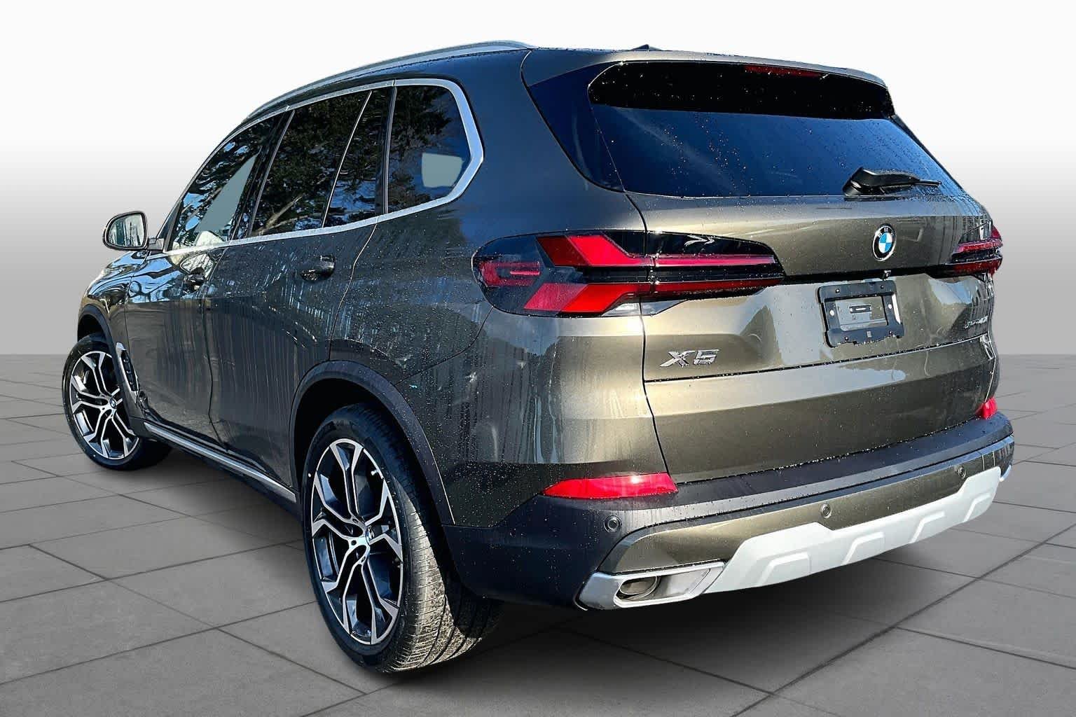 New 2026 Manhattan Green Metallic BMW xDrive40i image 12