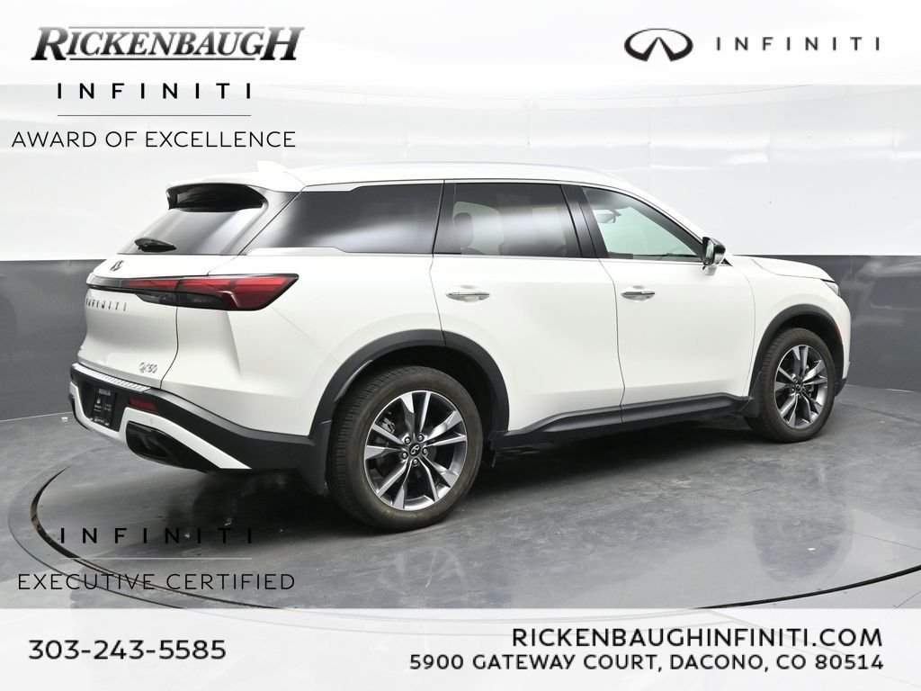 Certified Used 2023 White INFINITI LUXE image 9