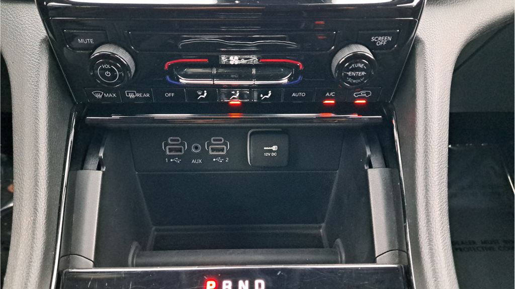 Used 2023 White Jeep Laredo image 21