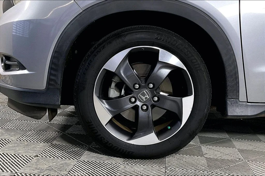 Used 2018  Honda EX image 8