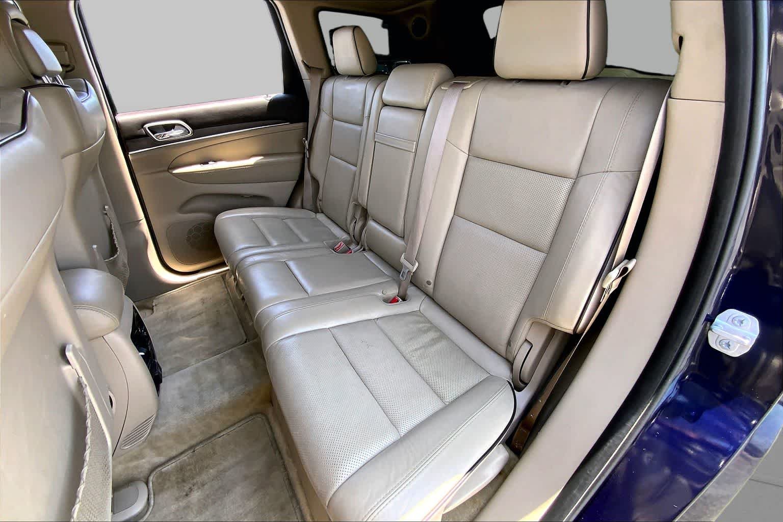Used 2015 True Blue Pearlcoat Jeep Overland image 26