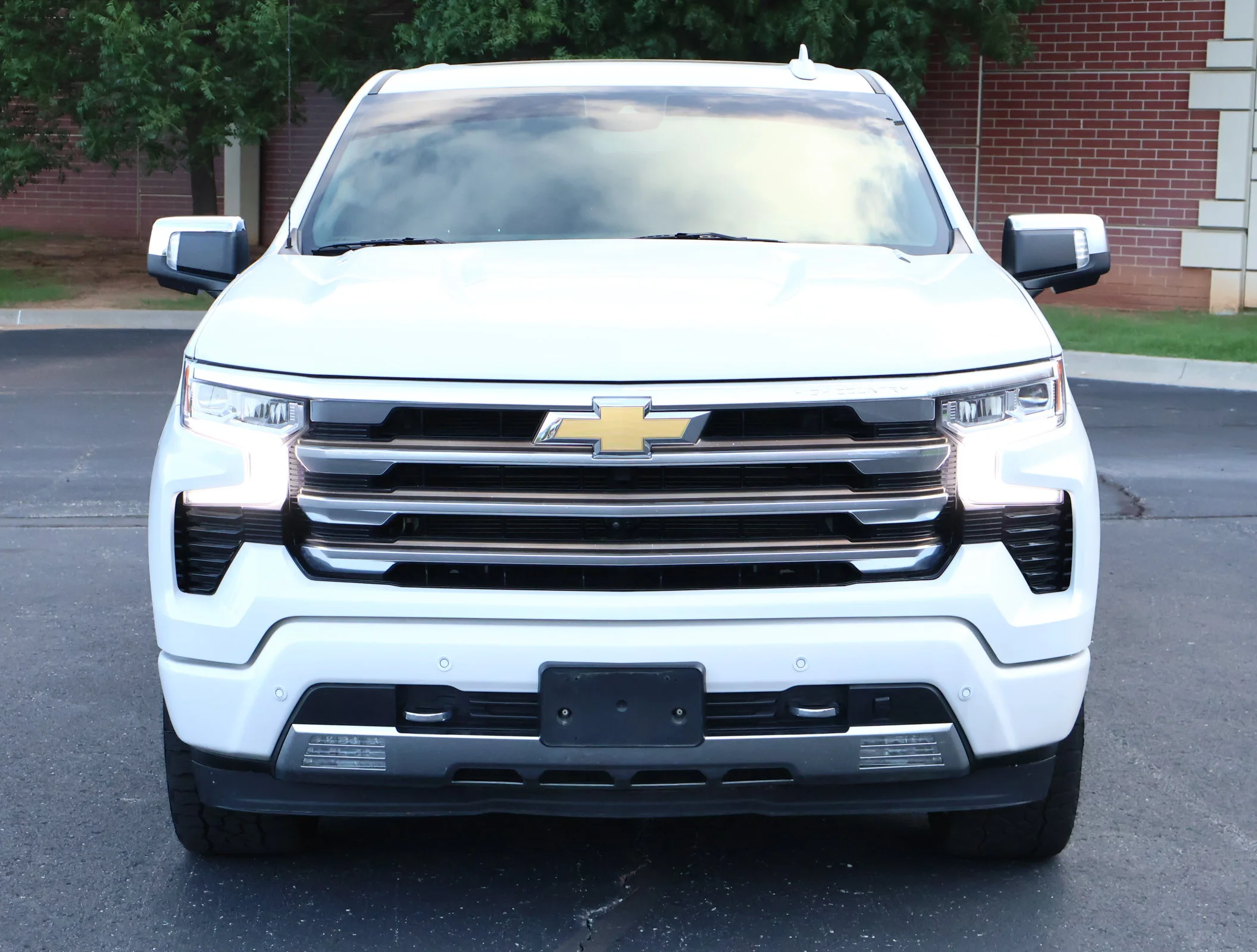 Used 2022 Iridescent Pearl Tricoat Chevrolet High Country image 34