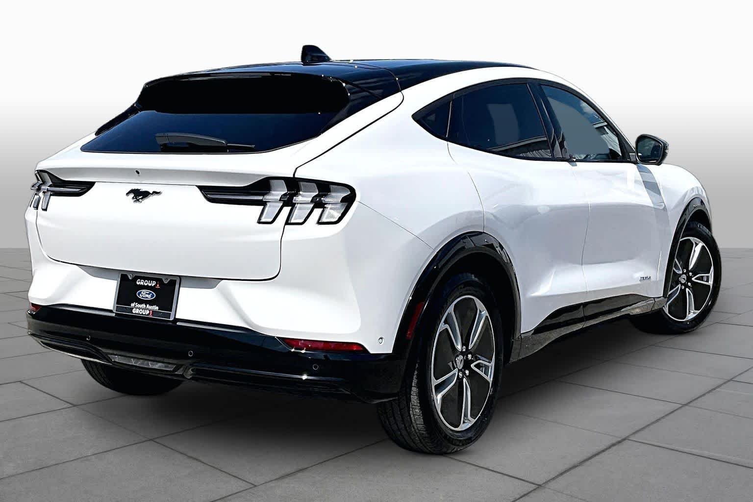 Used 2023 Star White Metallic Tri-Coat Ford Premium image 12
