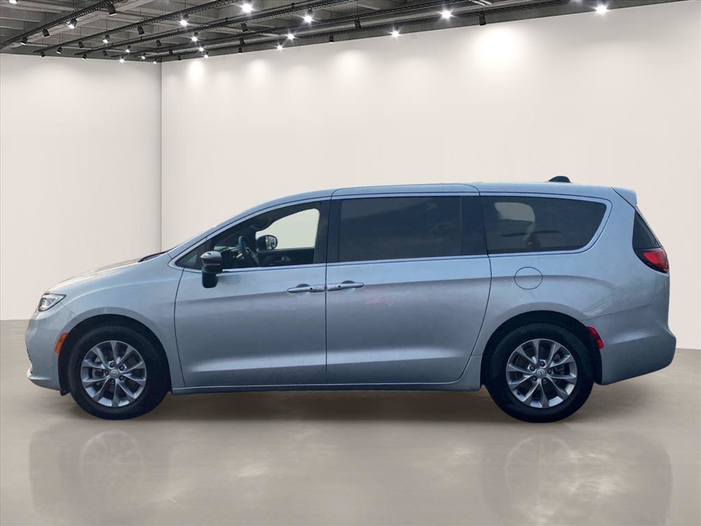 Used 2026 Silver Mist Clearcoat Chrysler Limited image 4