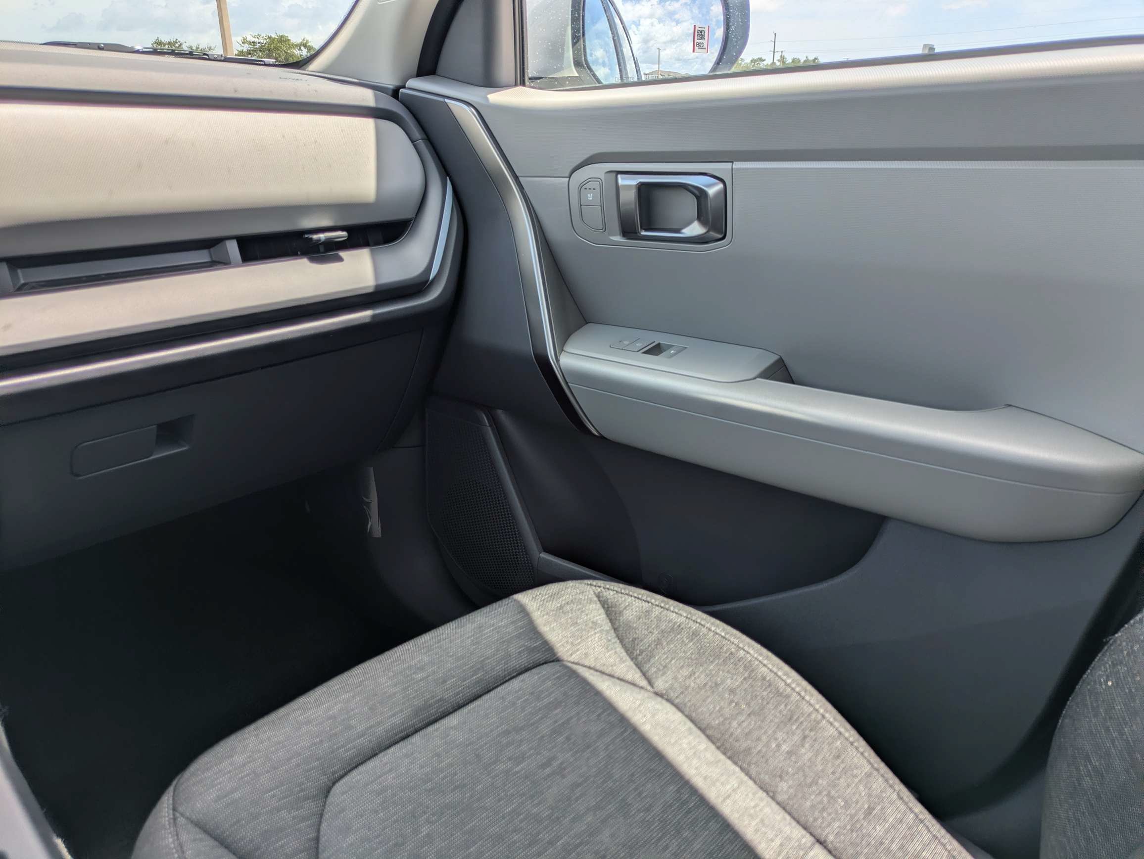 New 2027 Ivory Silver Kia LX image 18