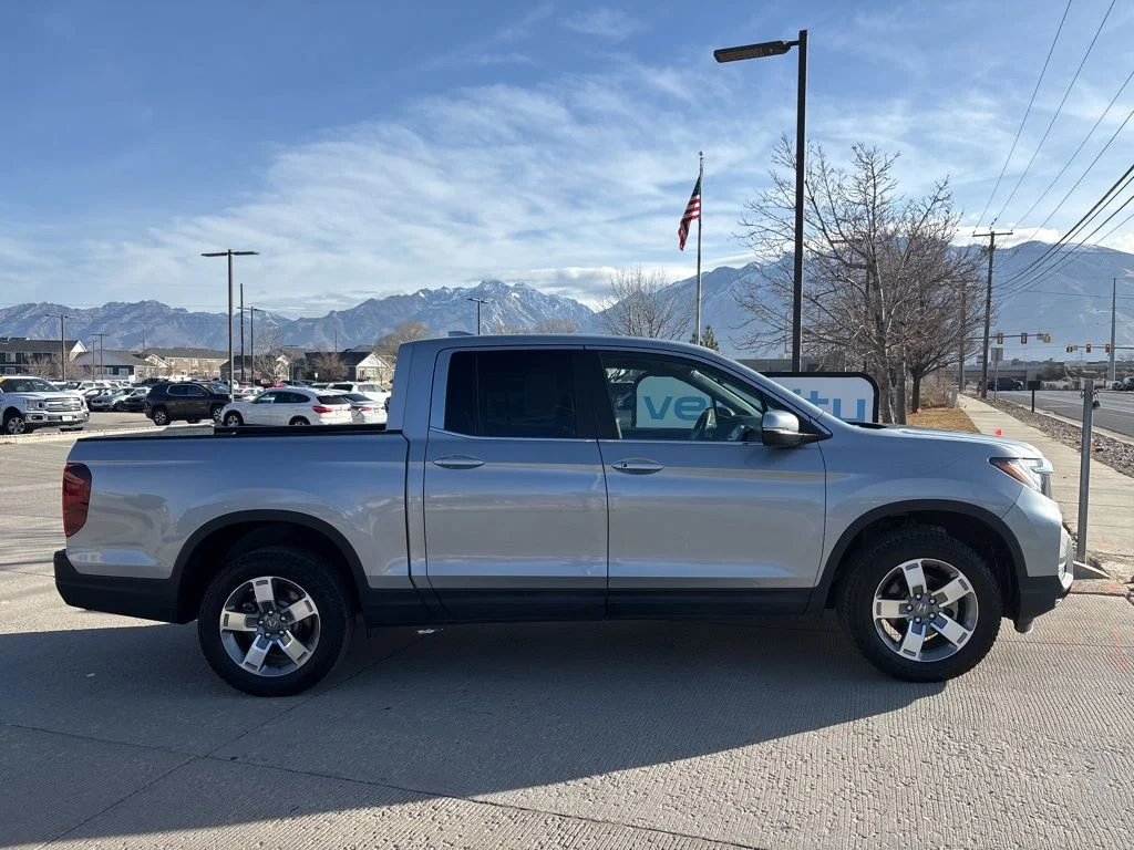 Used 2025 Silver Honda RTL image 2