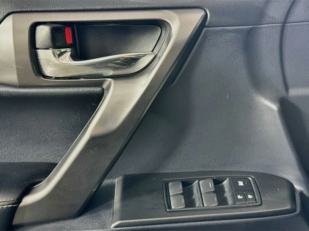 Used 2023 Green Lexus 460 image 21