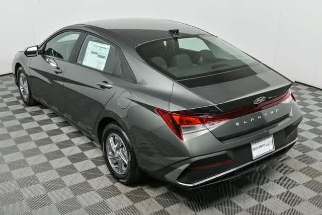 New 2026 Amazon Gray Hyundai SE image 9