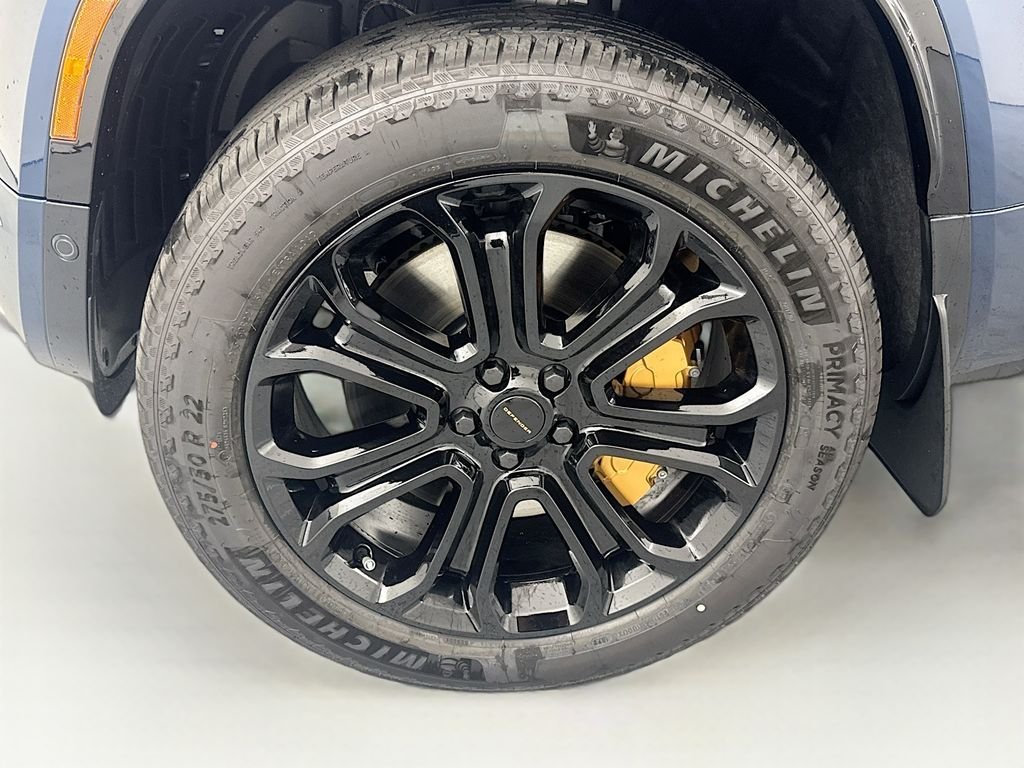 New 2026 Sargasso Blue Land Rover OCTA image 33