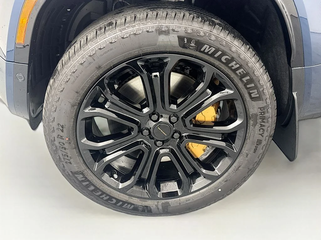 New 2026 Sargasso Blue Land Rover OCTA image 33