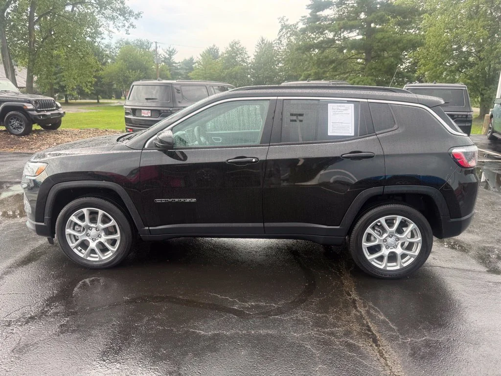 Used 2024 Black Jeep Latitude Lux image 8