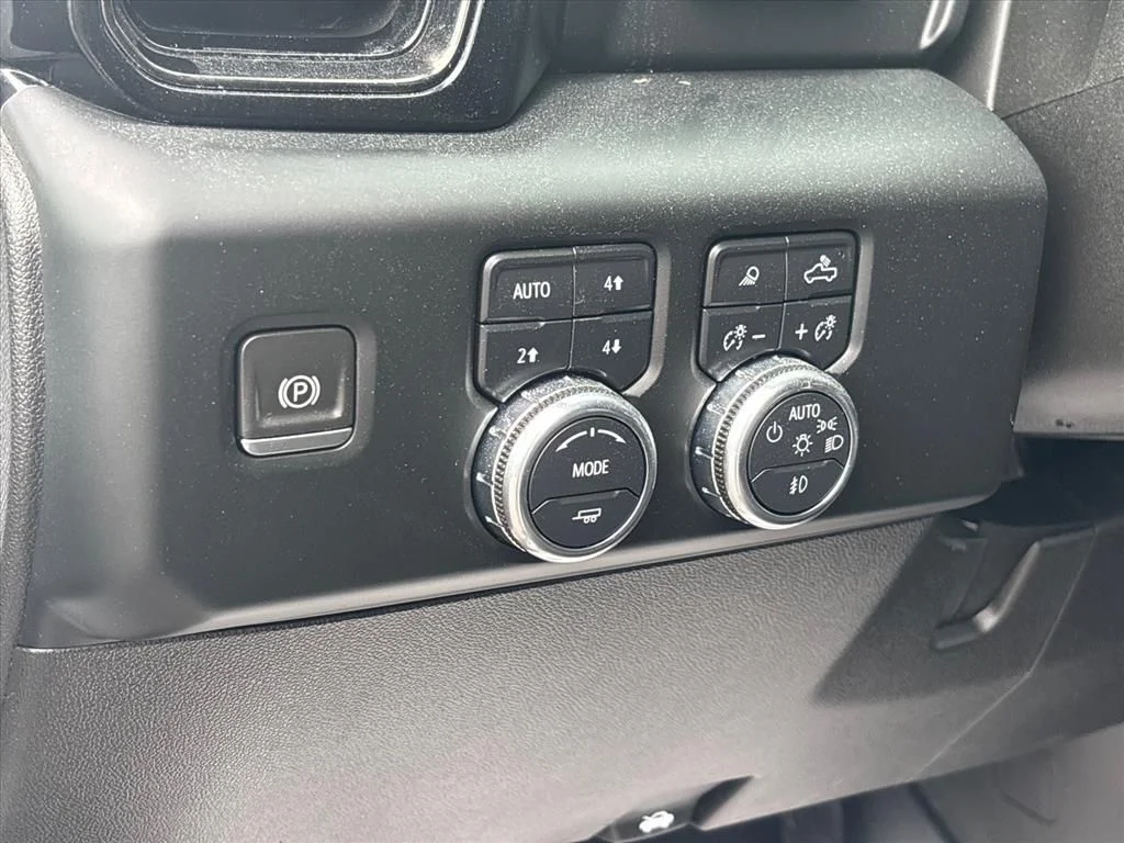 Used 2024 White GMC AT4 image 27