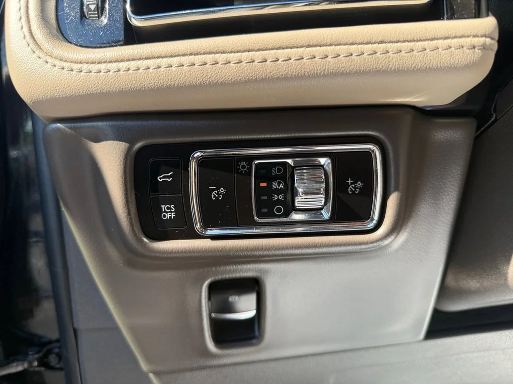 Used 2023 Black Lincoln Reserve image 30