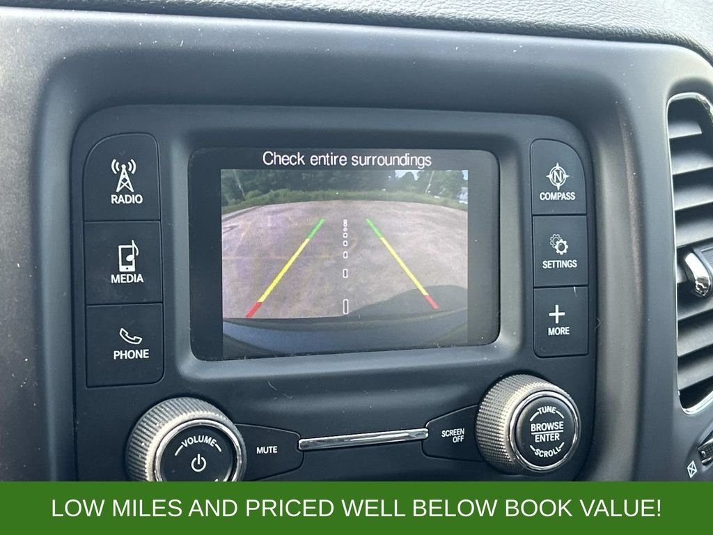 Used 2018 Gray Jeep Latitude image 29