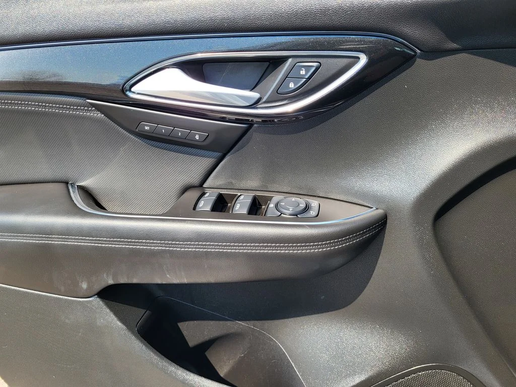 Used 2024 Summit White Buick Preferred image 18