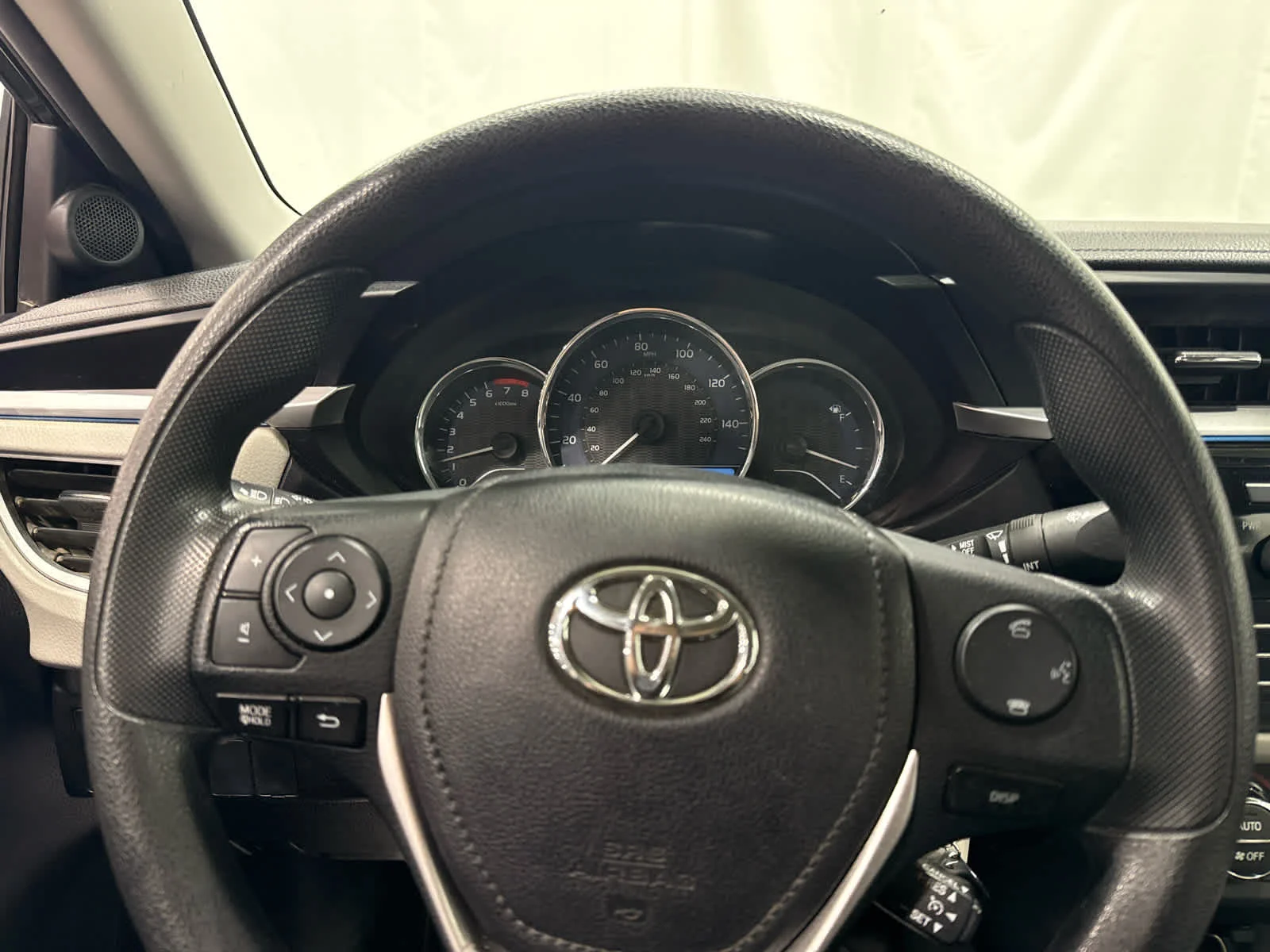 Used 2016 Green Toyota LE image 23