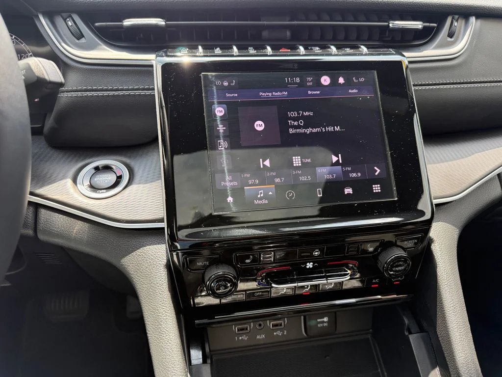Used 2025  Jeep Altitude X image 10