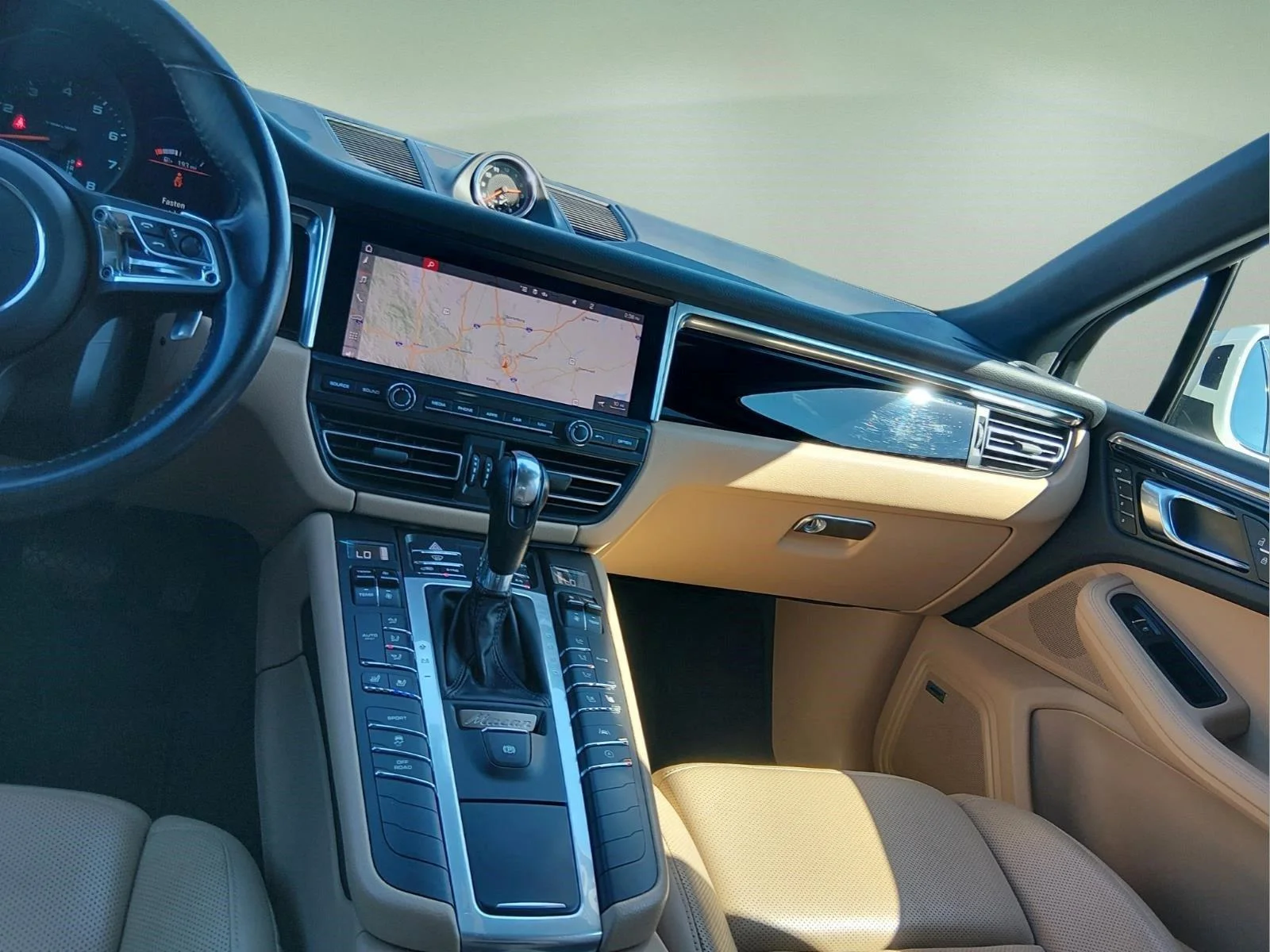 Used 2020 White Porsche  image 17