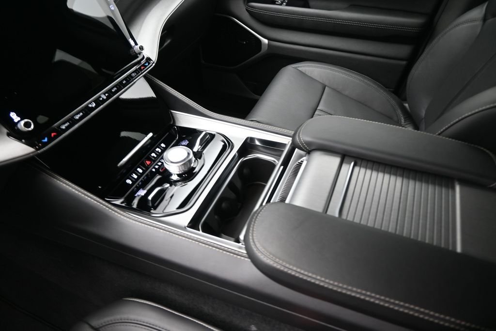 New 2026 Silver-Zynith Exterior Paint Jeep Limited Reserve image 9