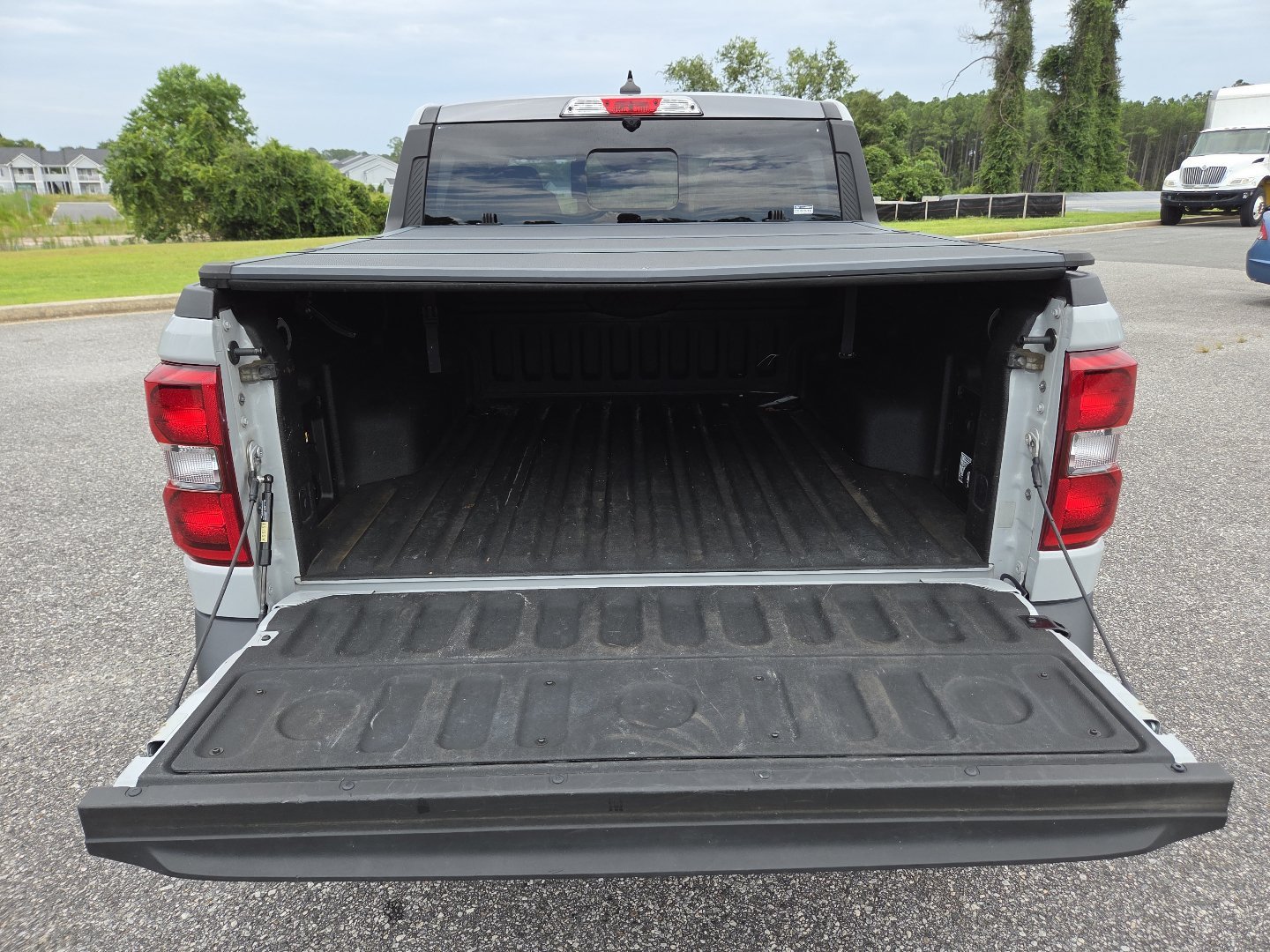 Used 2023 Avalanche Gray Ford XLT Advanced AWD SuperCrew image 19