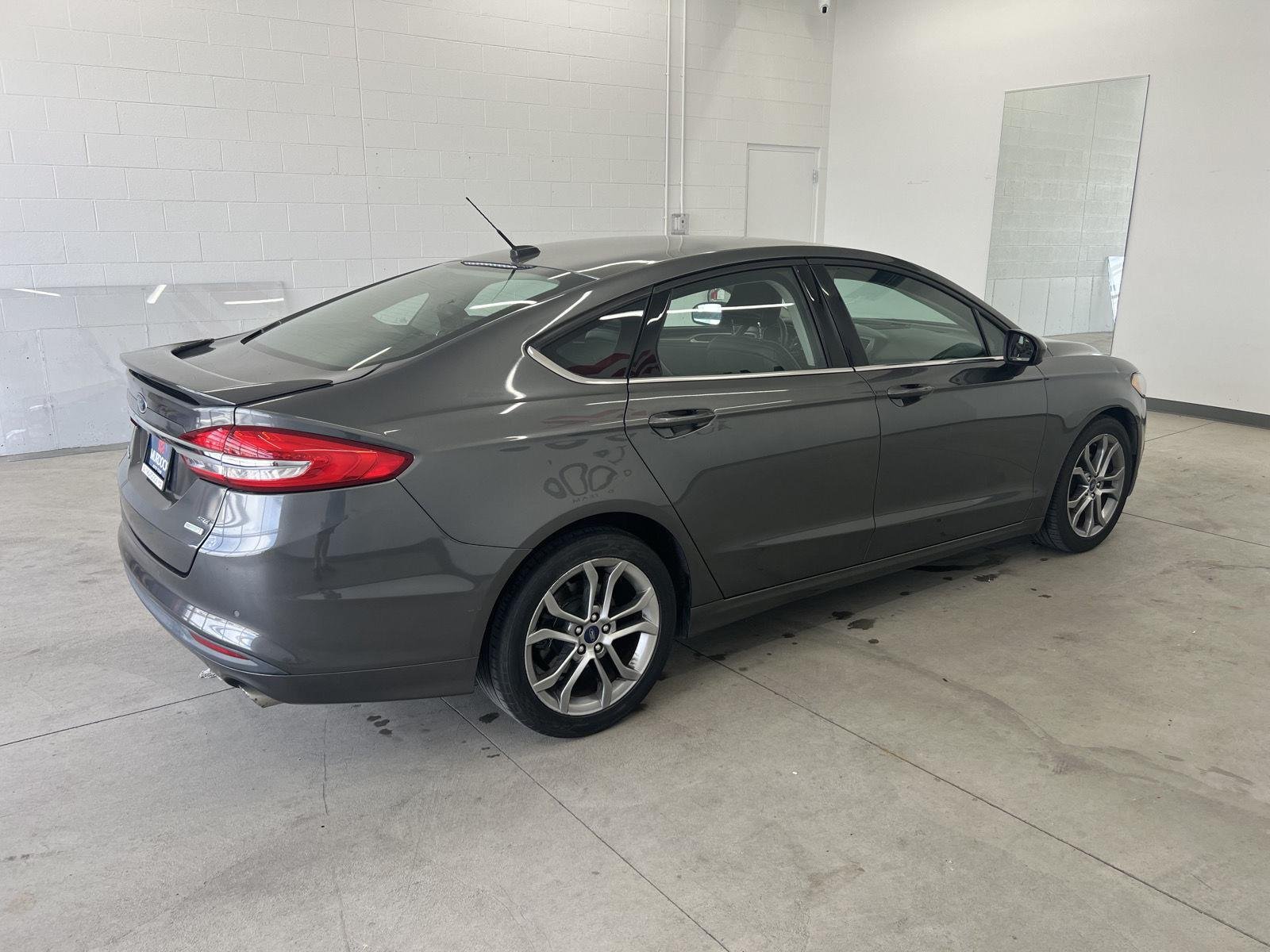 Used 2017 Magnetic Ford SE image 4