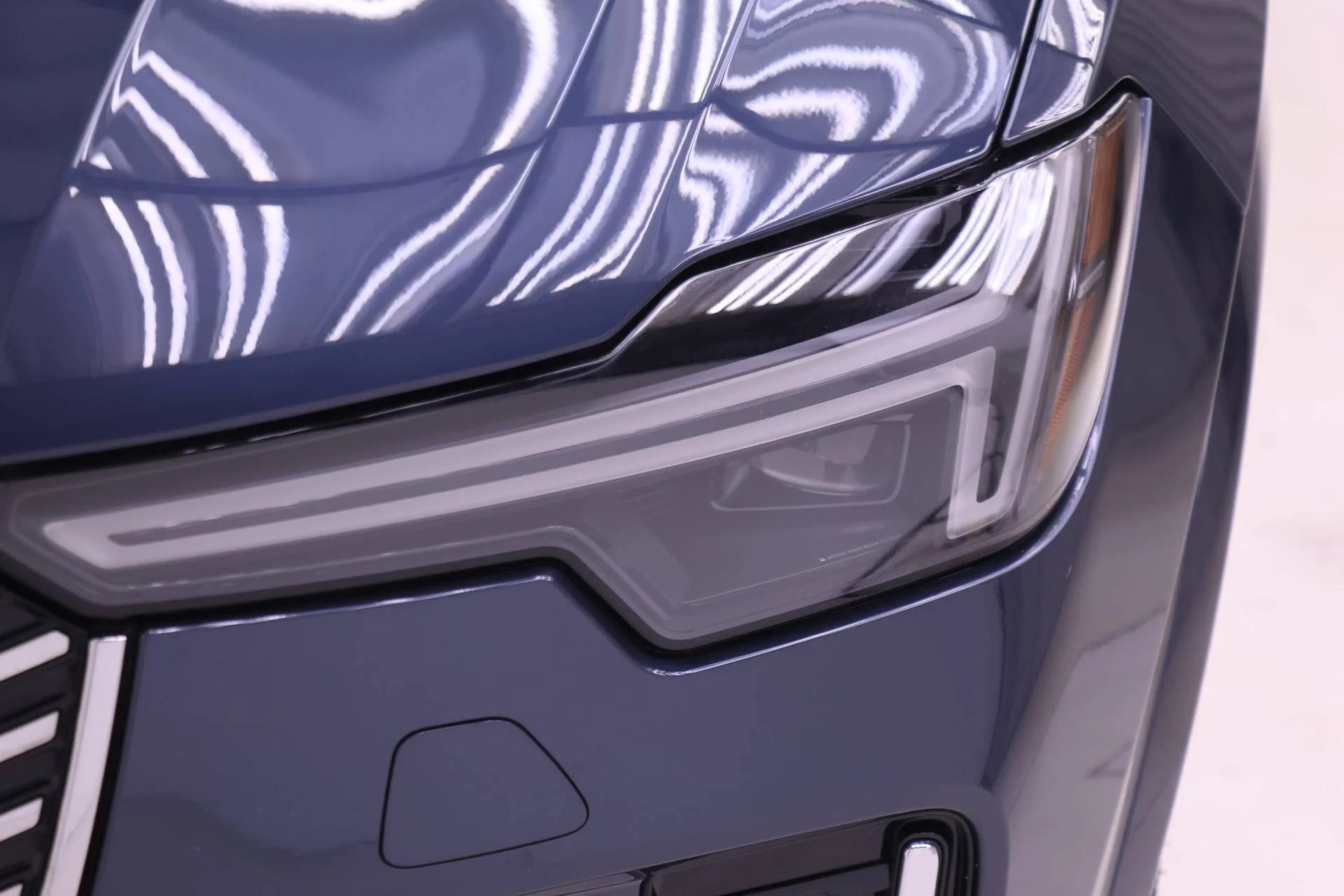New 2026 Blue Volvo B6 Plus 7-Seater image 25