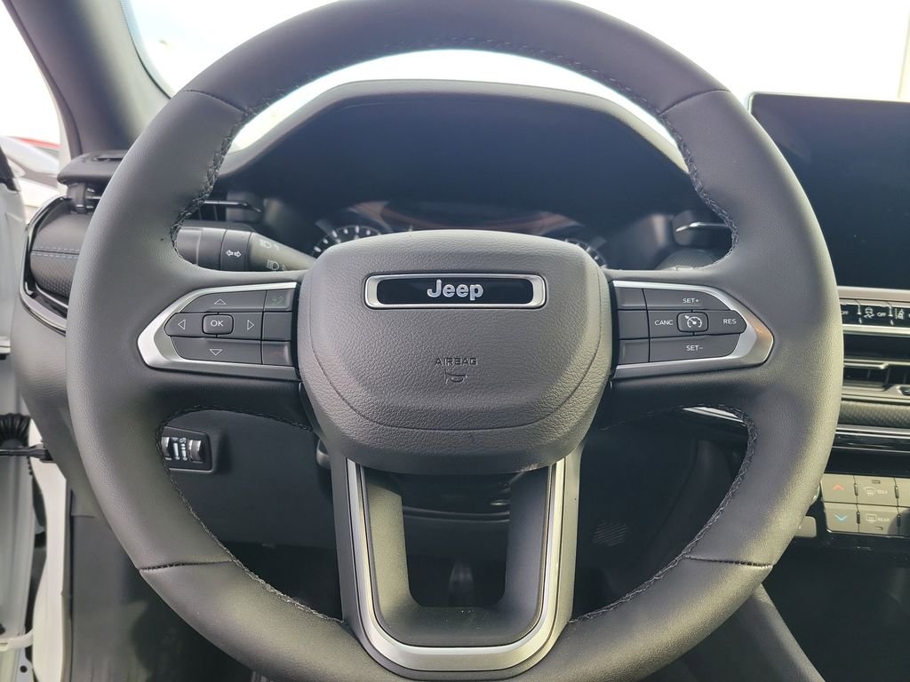 New 2026 Bright White Clearcoat Jeep Latitude image 21