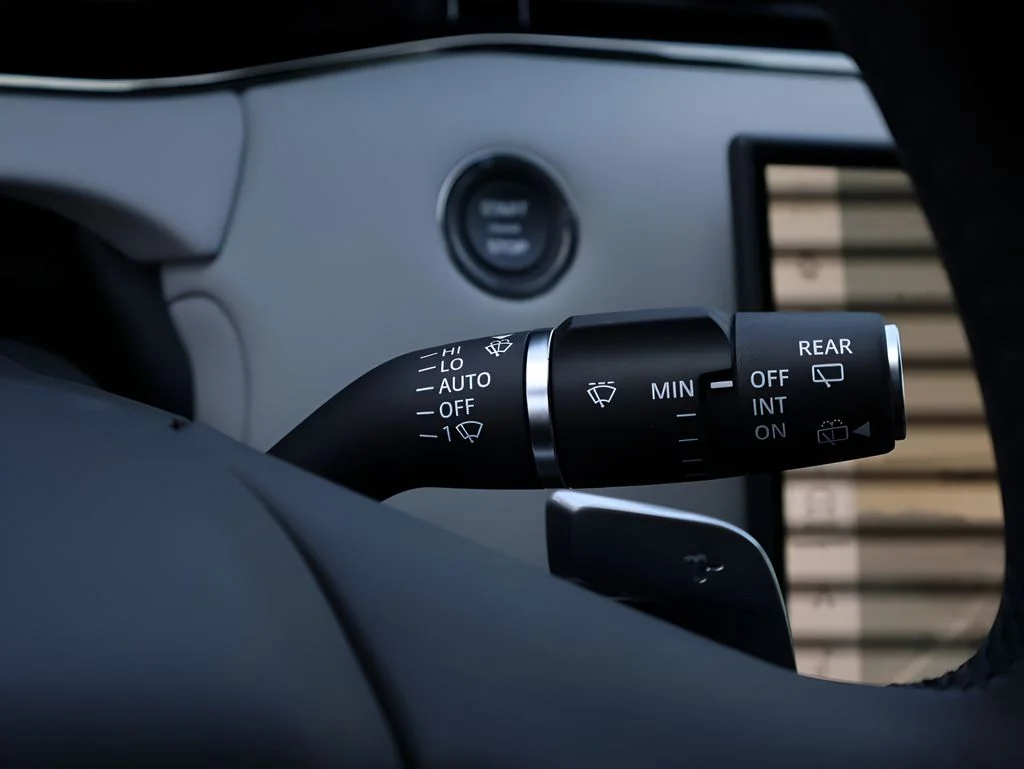 New 2026 Tribeca Blue Metallic Land Rover Hoxton Edition image 33