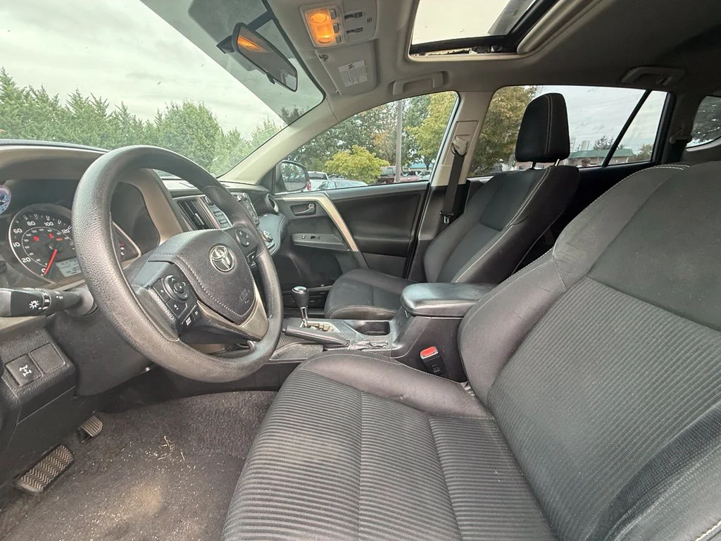 Used 2013 Silver Toyota XLE image 9