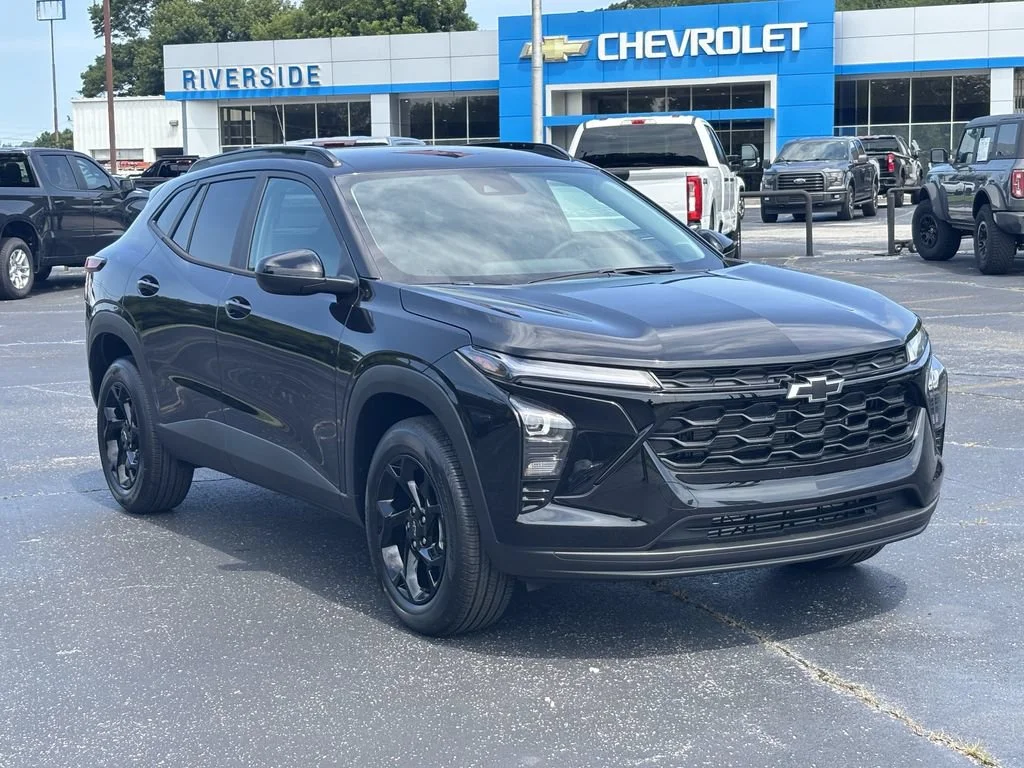 New 2026 Mosaic Black Metallic Chevrolet LT image 4