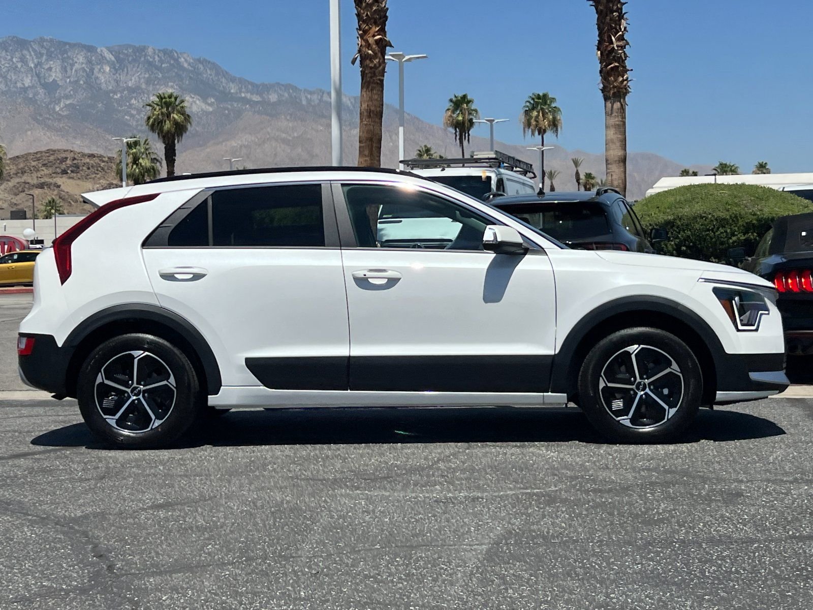 New 2026 Snow White Pearl Kia EX image 2
