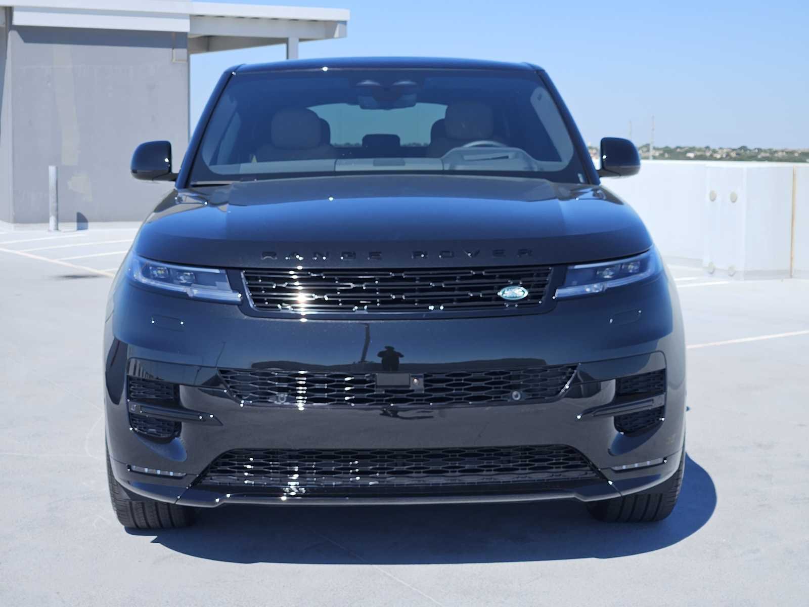 New 2027 Santorini Black LAND ROVER Dynamic SE P400 image 2