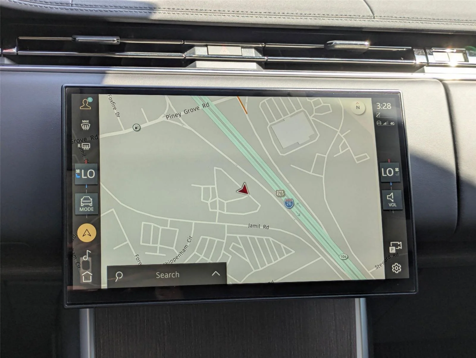 Used 2025  Land Rover SE image 20