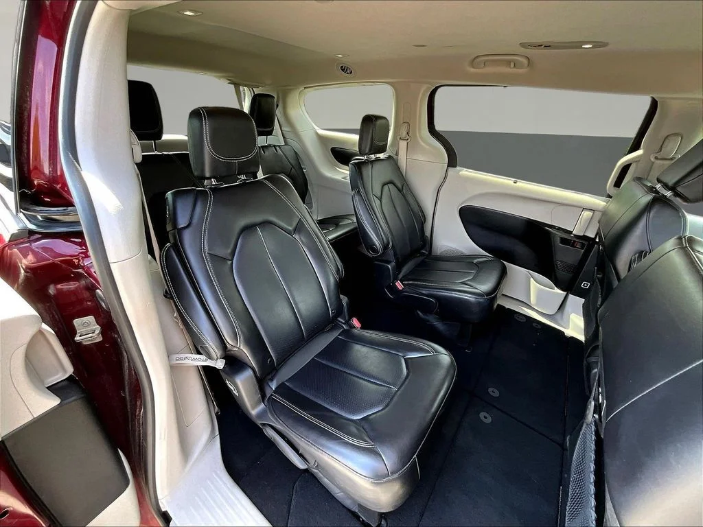 Used 2023 Red Chrysler Touring L image 26