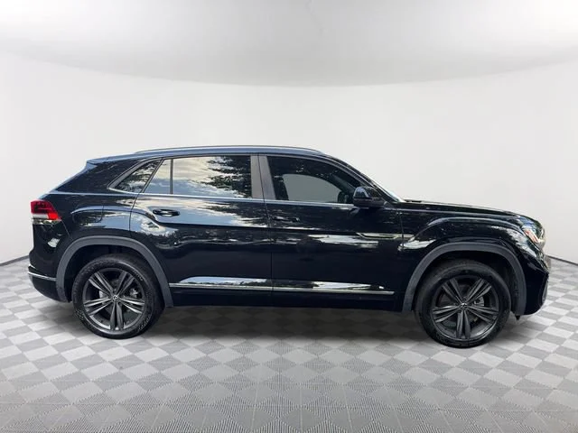 Used 2021 Black Volkswagen 3.6L V6 SE w/Technology R-Line image 4