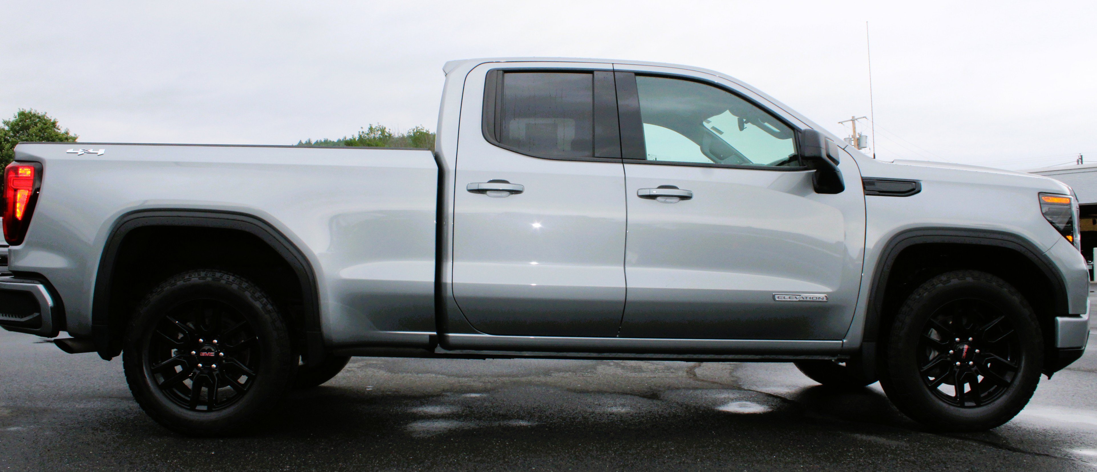 Used 2023 Sterling Metallic GMC Elevation image 6