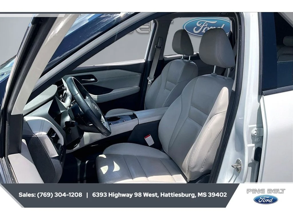 Used 2023 Pearl White Tricoat Nissan SL image 18