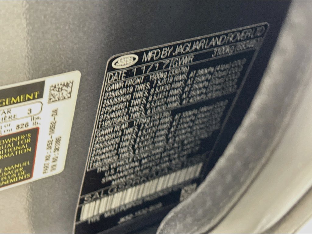 Used 2018 Gray Land Rover HSE image 26