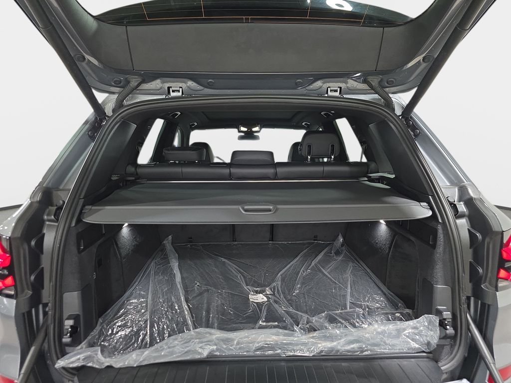 Used 2026 Skyscraper Grey Metallic BMW xDrive40i image 30