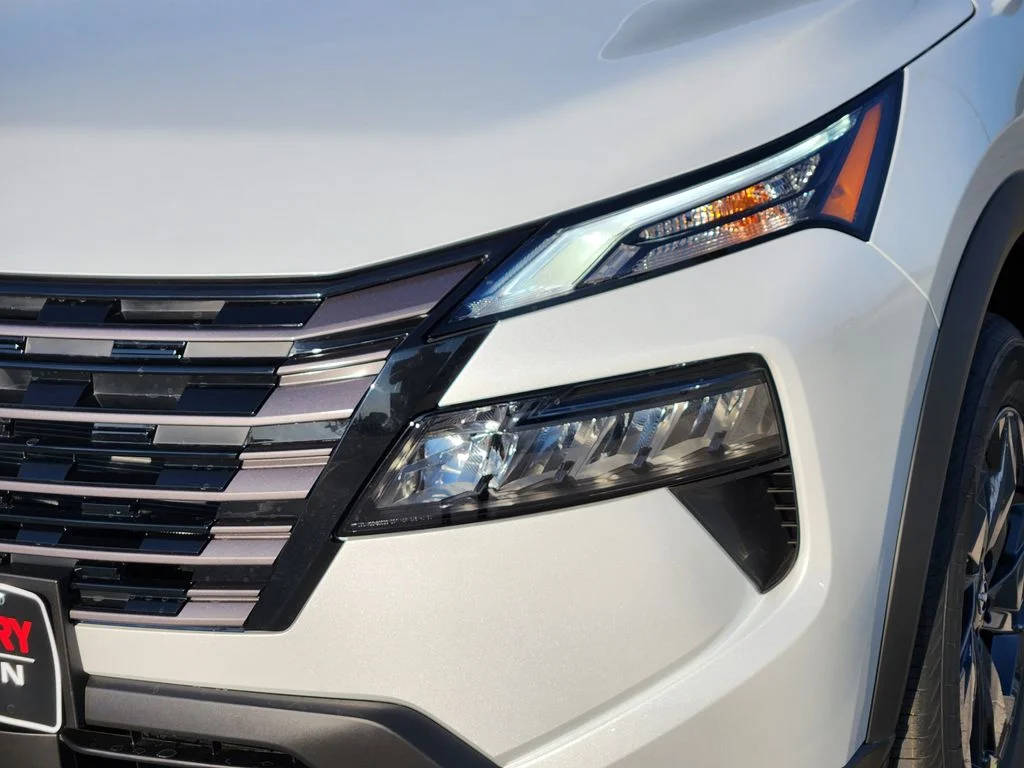 New 2026 Everest White Pearl TriCoat Nissan SV image 8
