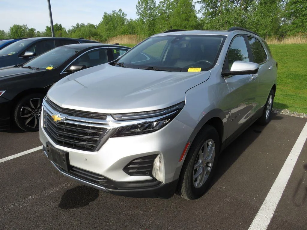 Used 2022 Silver Ice Metallic Chevrolet LT image 5