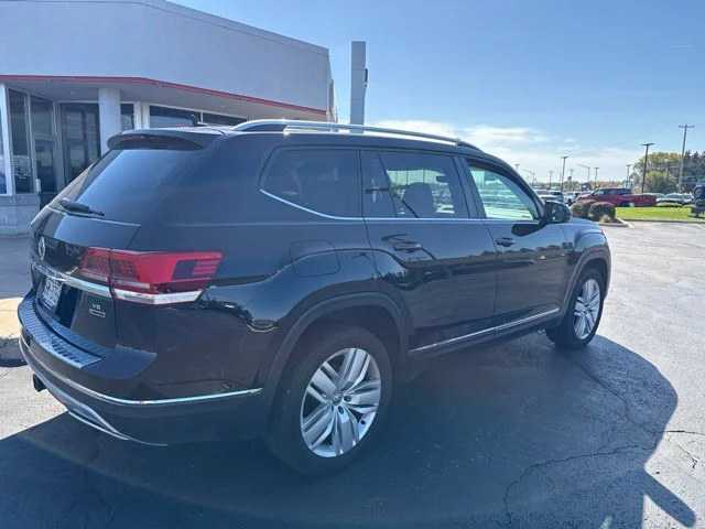 Used 2019 Deep Black Volkswagen SEL image 3