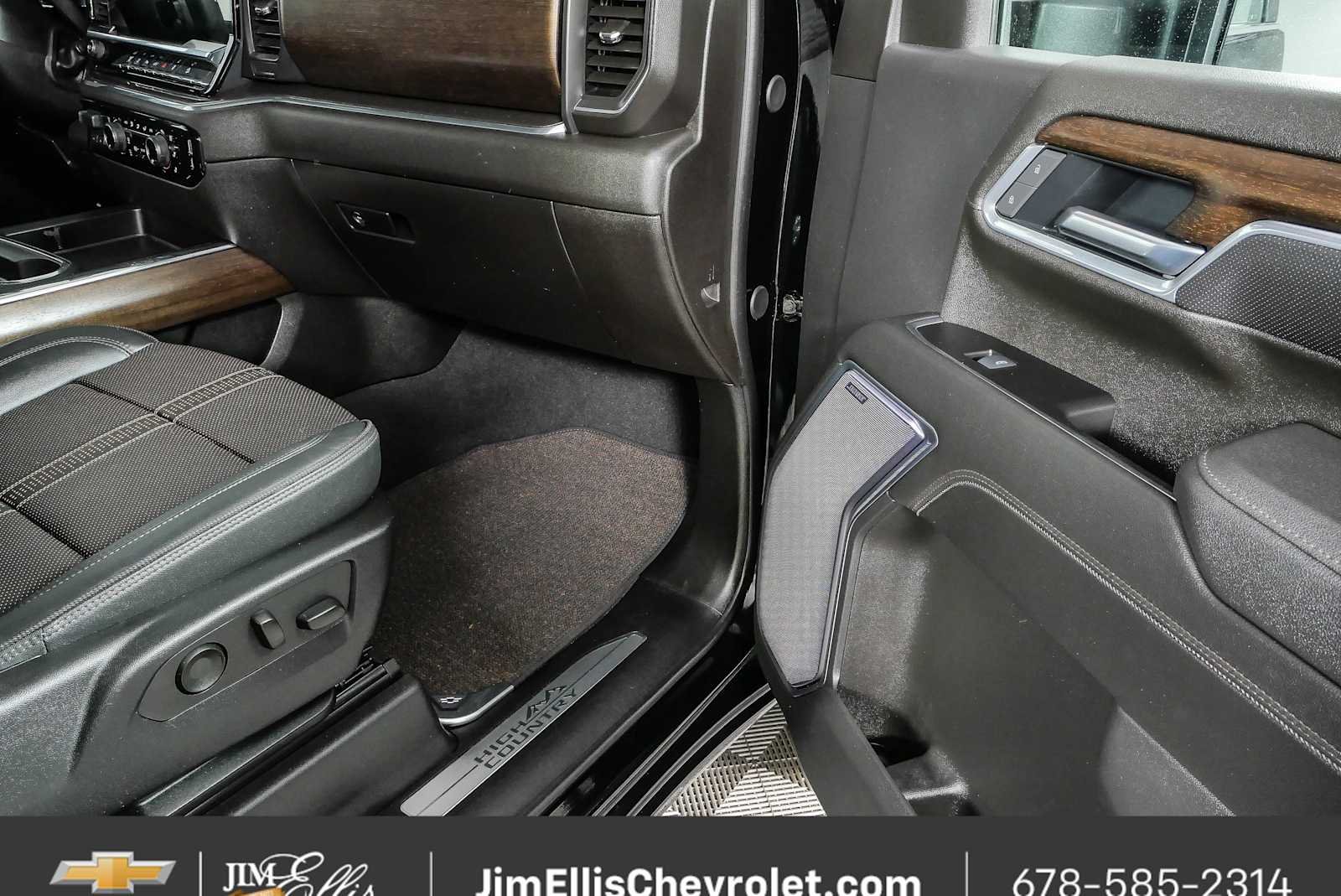 Used 2025 Black Chevrolet High Country image 25