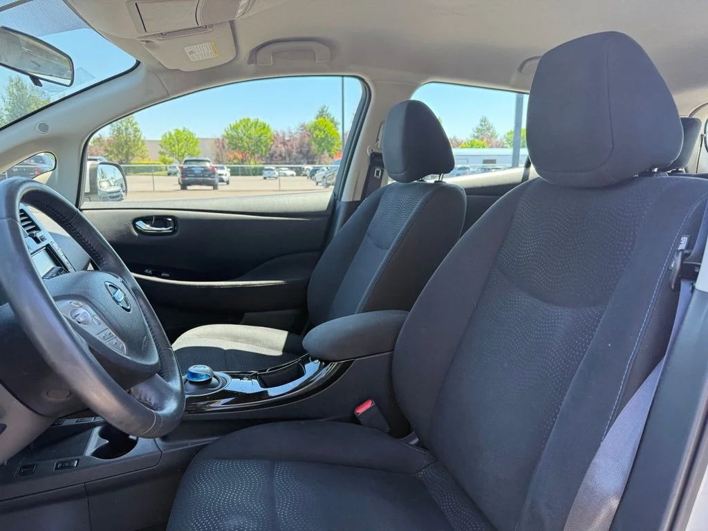 Used 2017 Brilliant Silver Nissan SV image 9